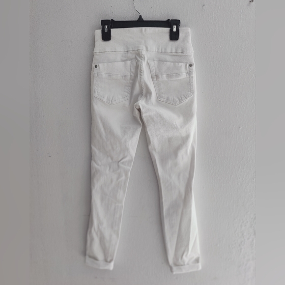 Rock And Republic Fever Pull On White Distressed Skinny Jeans - Picture 2 of 5